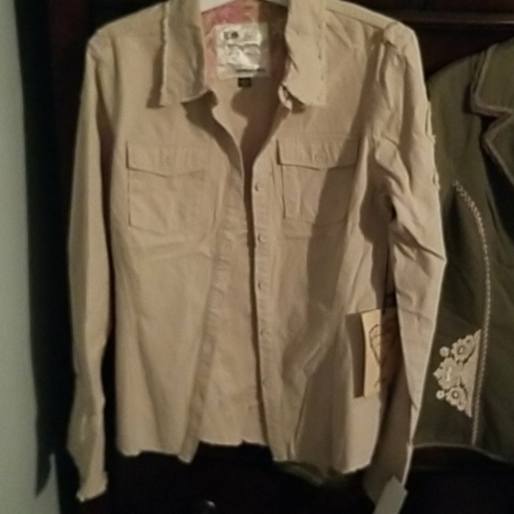 Shirt or jacket fits small or medium